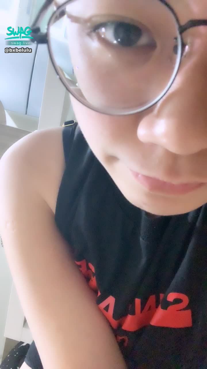  : Bob is off work 😣😣 I'm tired, brother, come and give me a massage, okay? 🥺🥺🥺 ?