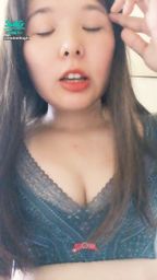 e************g : 出院後立馬穿上新內衣 這乳溝棒棒的❤️
