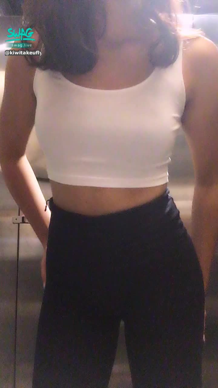 kiwitakeufly : Strip show