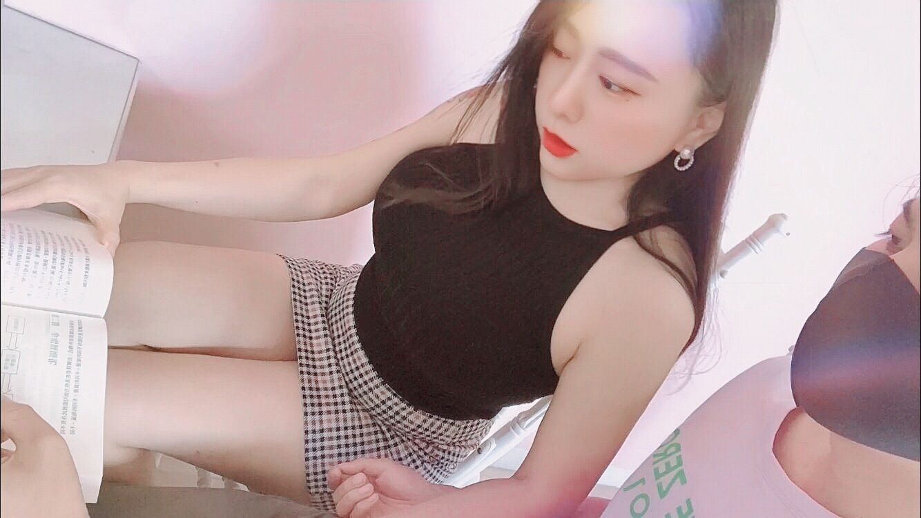daisybaby : sss女神級家教超主動‼️處男學生招架得住嗎？