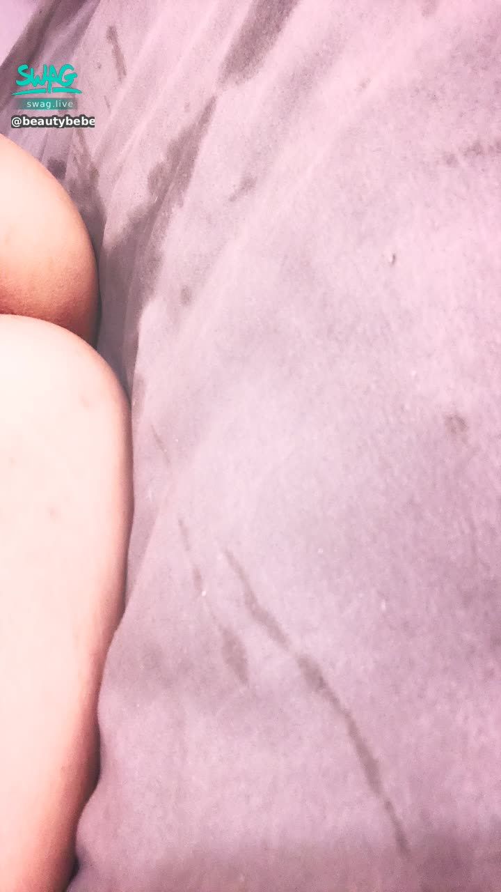 b********e : 🌹小女僕服侍大肉棒🌹敏感的小女僕受不了，噴完還被命令不能停...