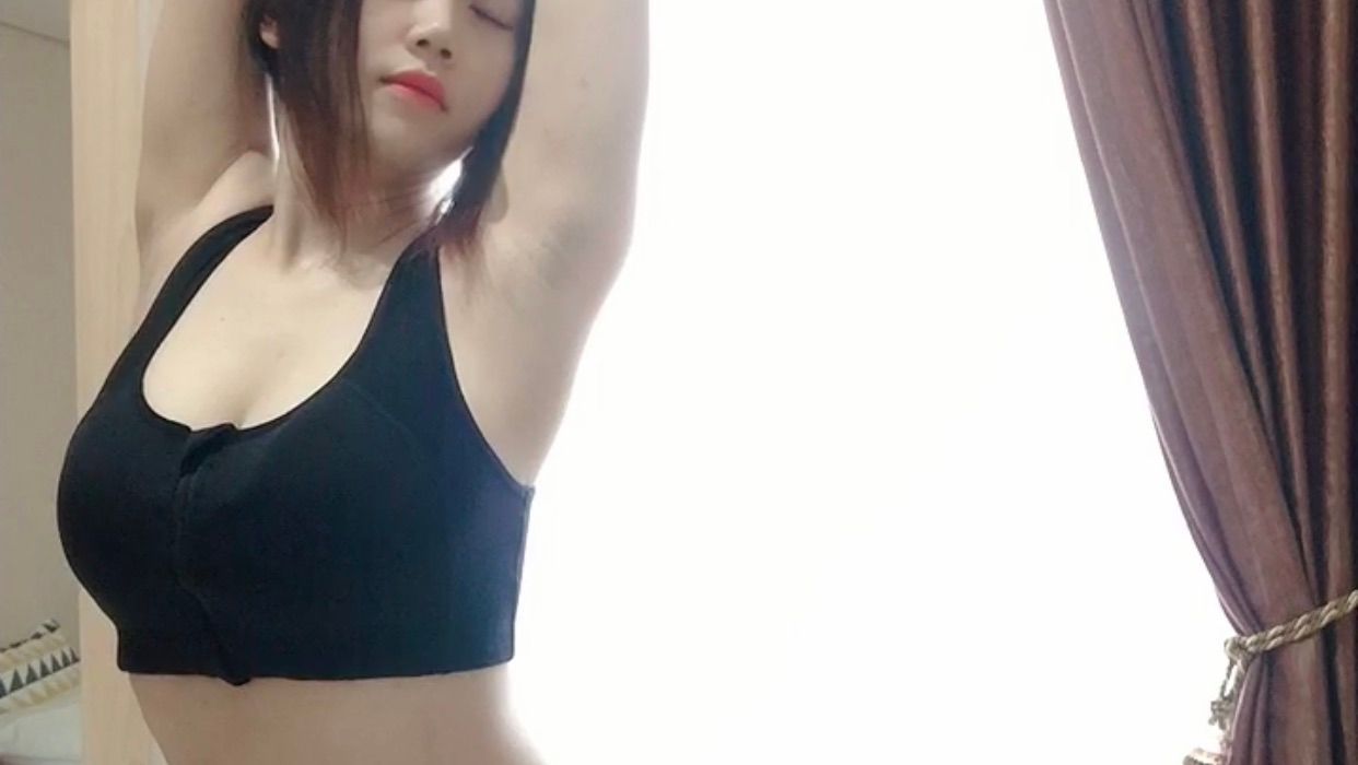  : Beautiful breasts while exercising💦💦
