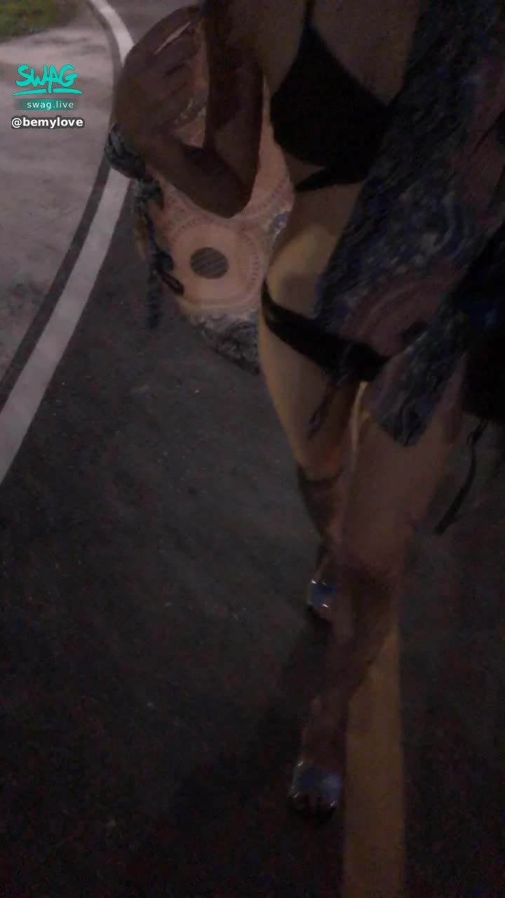  : It's night, I'm slightly drunk, who will take me home 🥺🥳💕