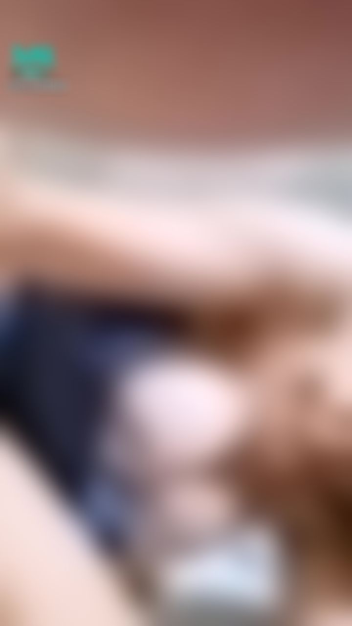  : ⚠️音量注意⚠️騷包發騷🔞巨乳、揉胸、呻吟，蘿莉的呻吟等哥哥又粗又挺的棒棒進入，看了會頭暈目眩噴射滿屏🈵️