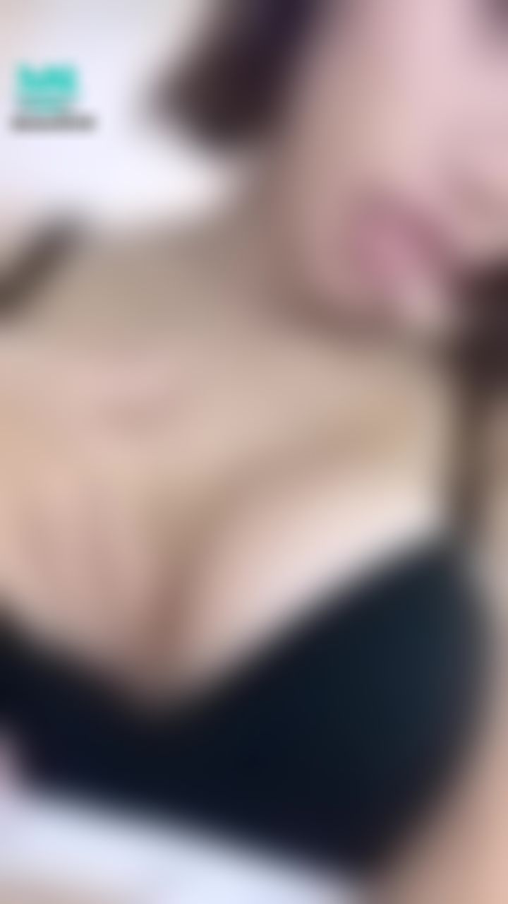  : 色氣噴發🔞🔞🔥小惡魔揉弄乳房，連嫩腿間都需要被哥哥們填滿🔞🔞🔞🔞