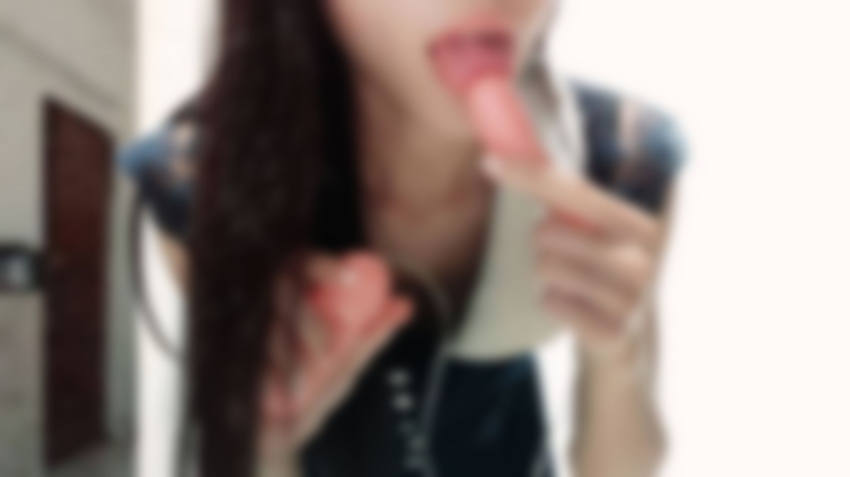 quanna : 緊實小穴塞入跳蛋後...吸好緊😝差點拔不出來😳
換成你的棒棒會不會害你直接吸住射在裡面😳
還好有拔出來  要是卡住去看醫生就很尷尬了😌😌😌