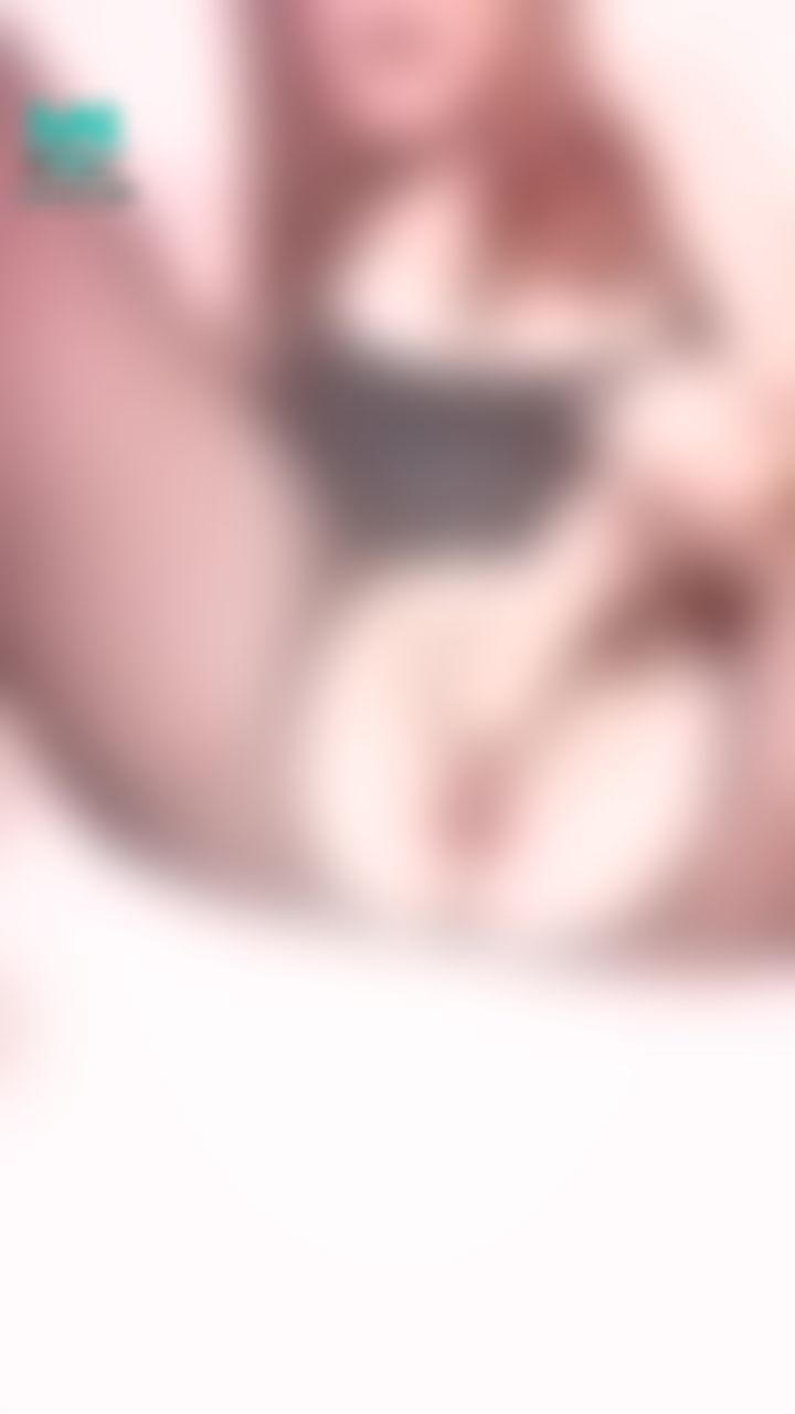  : 👠絲襪高根👠一個人只能靠著沒有溫度的肉棒滿足自己了💦插的好深，小穴好濕好緊‼️你想來試試嗎？