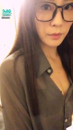 funnyg : 👩🏫與高中暗戀的老師再重逢💕美香老師靜默了一下,清了嗓子,開始像當年一樣的上課口吻..
邊說邊重新把她的胸部靠過來,我也意會到了...