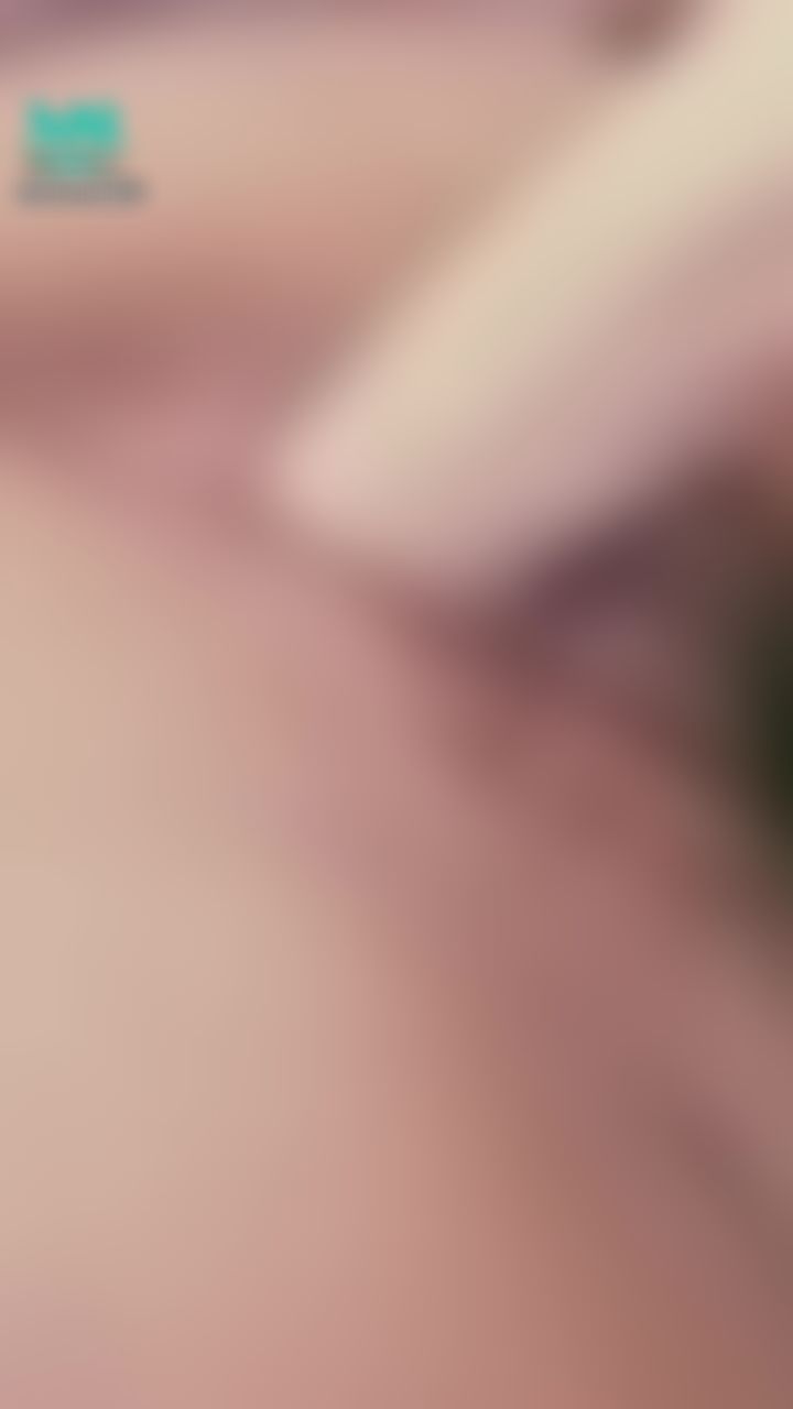 a********i : 這騷貨為了高潮不停的狂抽插自己的淫穴🥒還大聲的淫叫