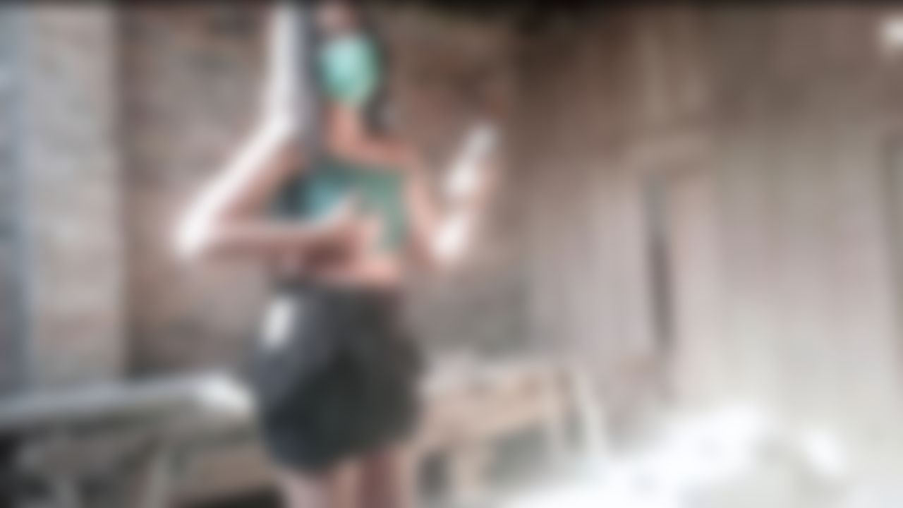 m****y : Selfie in Old House