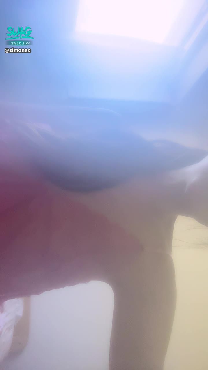 simonac : 殘寶貝的手為了哥哥弄壞了啦！I dropped my cellphone into tge toiley for daddies