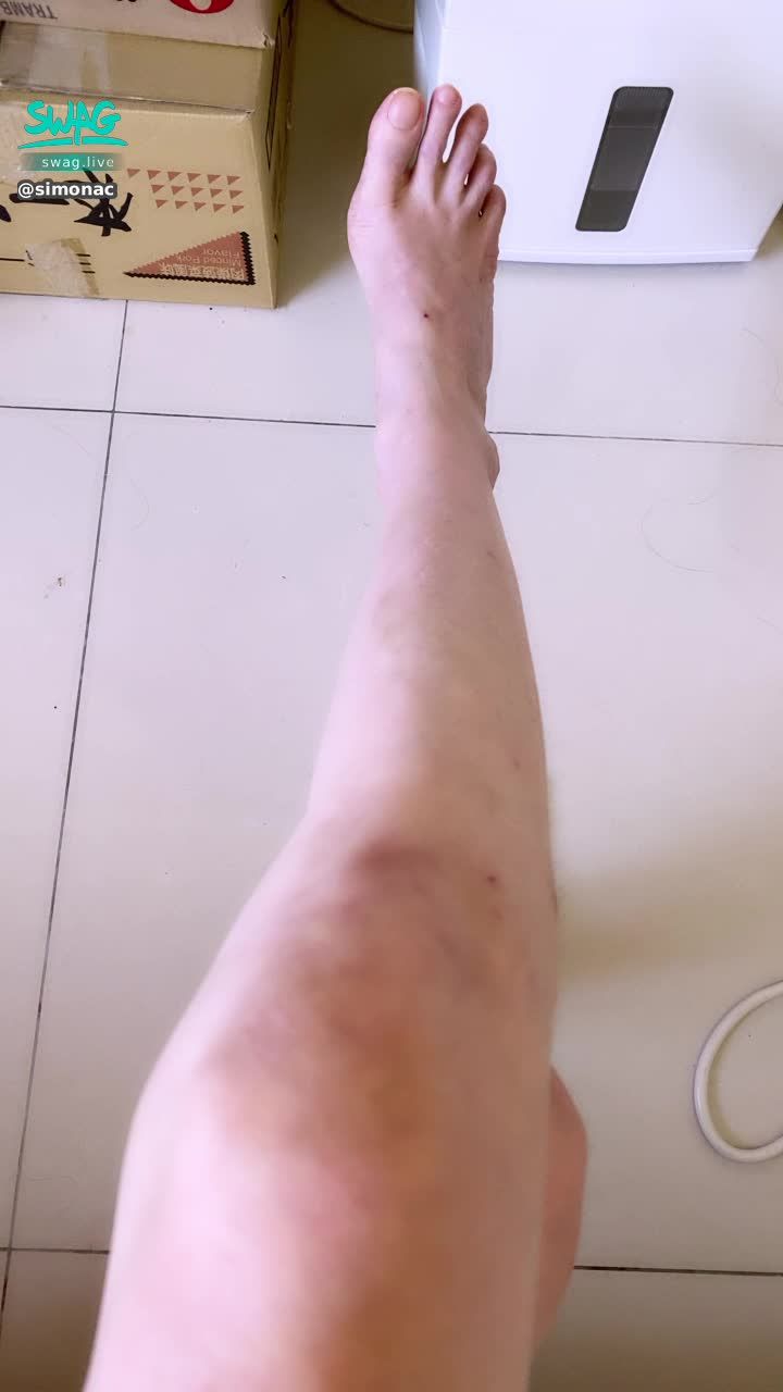 simonac : 露腳聊天 哥幫幫我 / leg chat