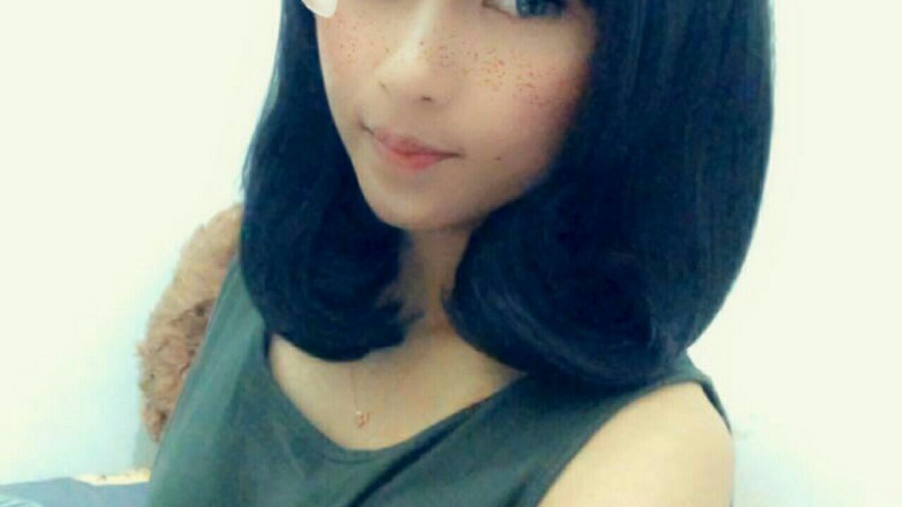 s**********y : when I wash my shoulders, I am so lustful, I play with my cock, it is very delicious I am horny and it turns out to be bleeding a lot