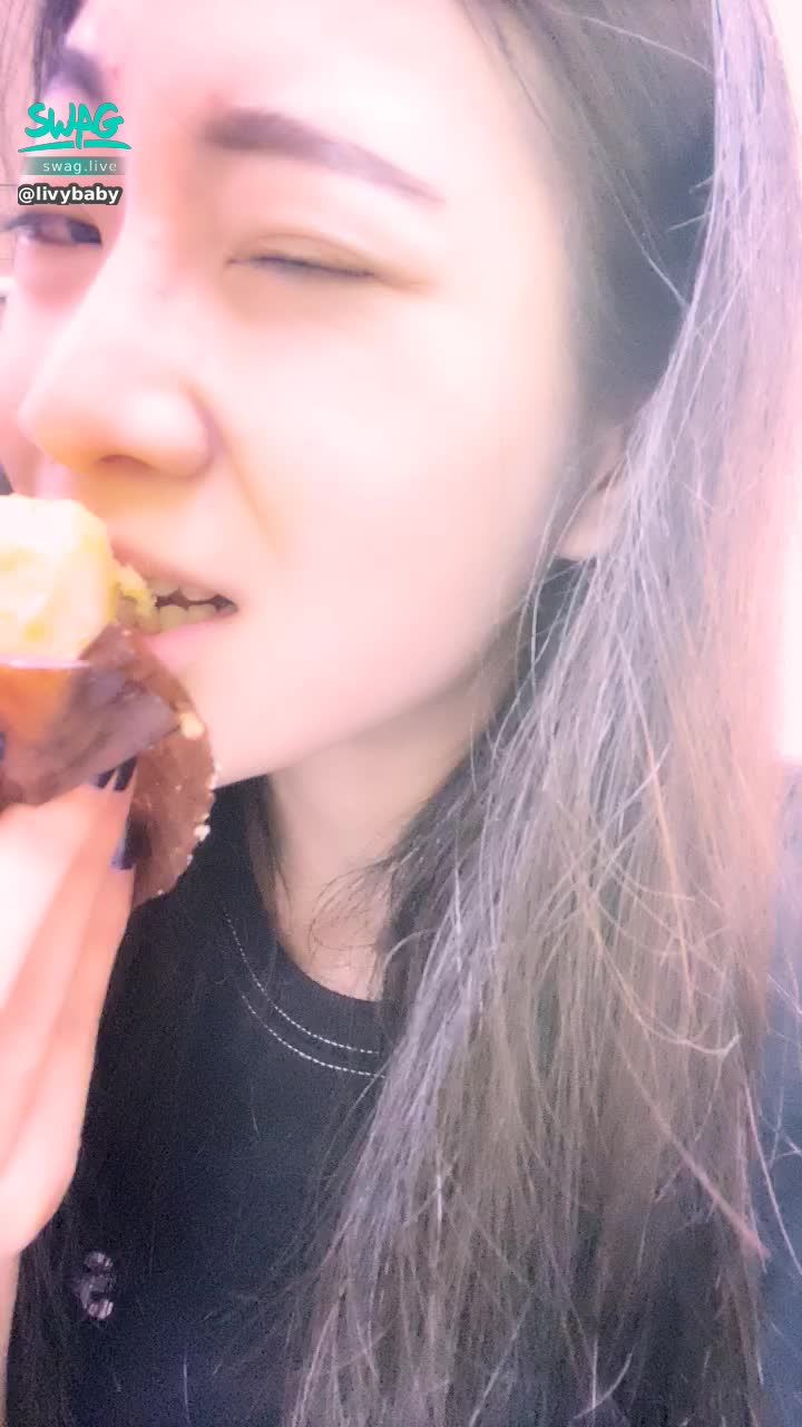  : 太好吃無法控制記己🤤
