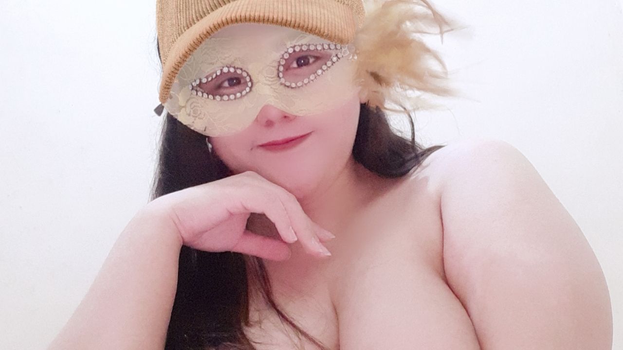 q******e : Woman who is severely masturbating is having oral sex alone💦💦👅🔥❤