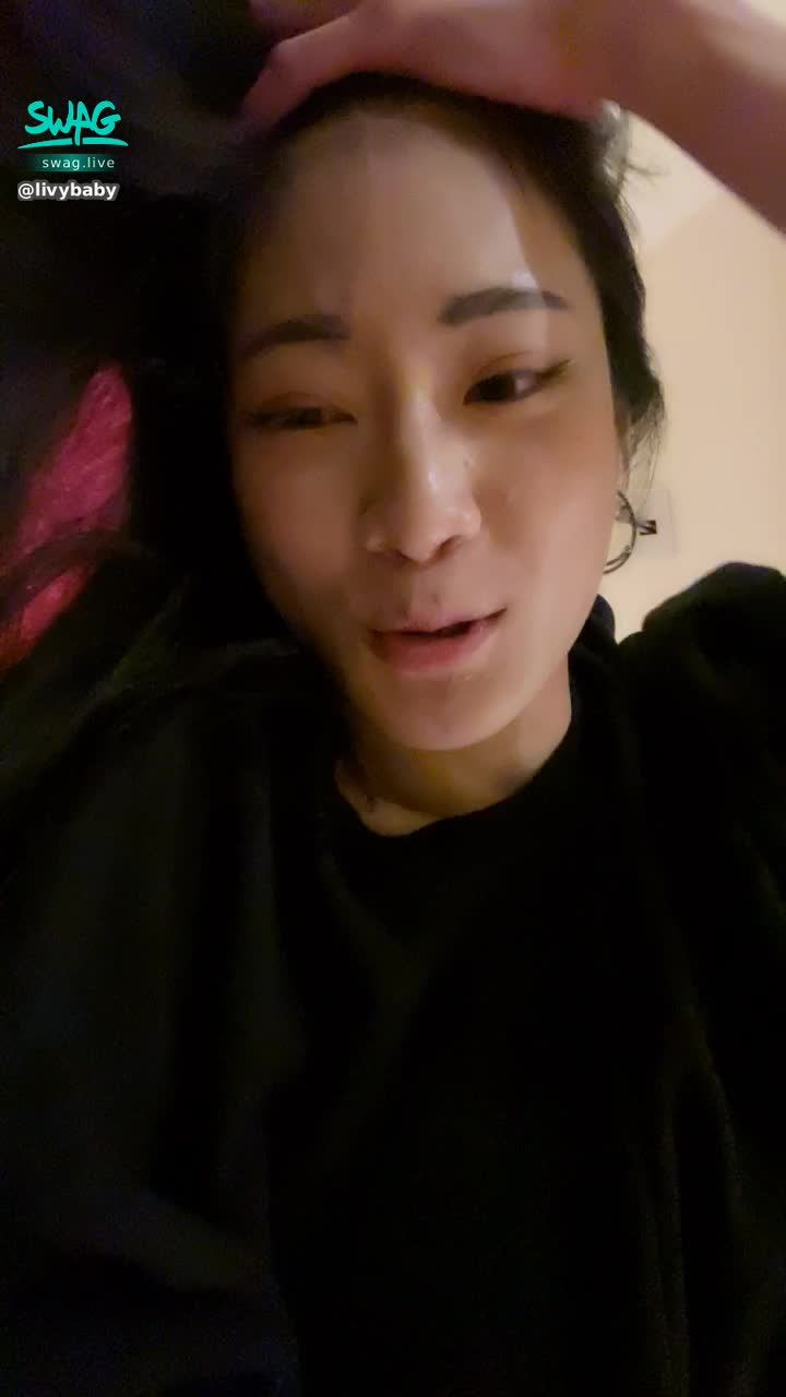 livybaby : 我們一直在工作，一直在玩，一直在找新秘密基地💕
每天都過得很開心，所以，因為我們比別人努力所以我們更應該用力玩！💜💜💜💋💋💋