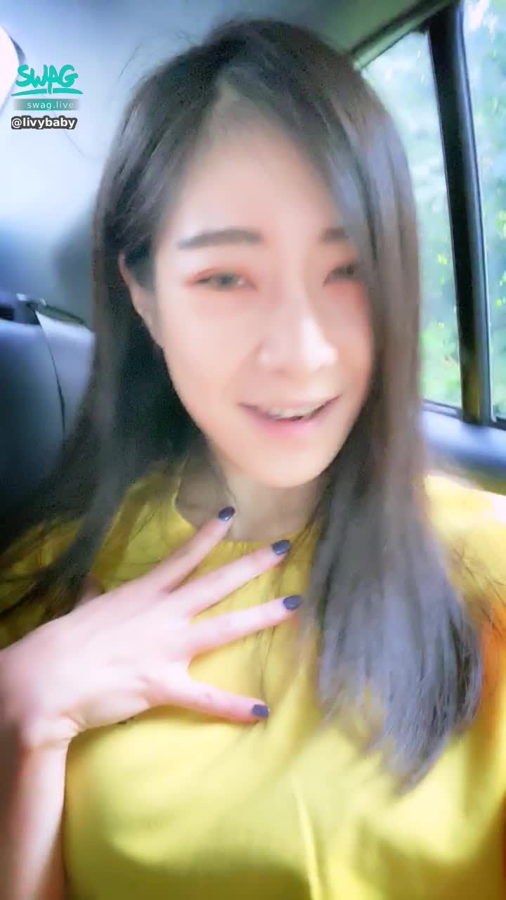  : 今天出去玩❤️
後座真的是很開心的位置，還好昨天有去看醫生🤣
我真的是一個不太會生病感冒的人，但通常只要一感冒就會很嚴重😔
最近天氣轉涼，要小心不要感冒了唷❤️