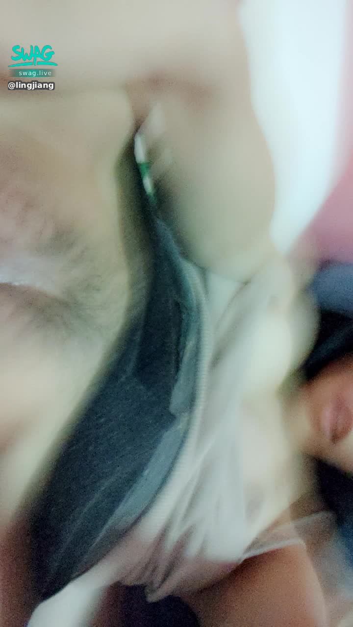 l*******g : 妹妹都湿成这了 啊 
近距离看刚插完的妹妹🥰