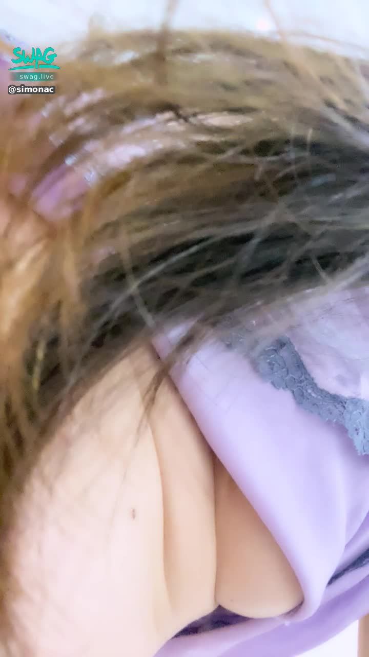 simonac : 哥哥改睡囉！記得先看殘寶貝新片!Bed time daddy! Check out my bee video before you sleep