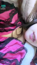 simonac : 殘寶貝今天穿公主粉粉妝😯!I’m wearing pink lace today, join my live at 14:00 to see it in full