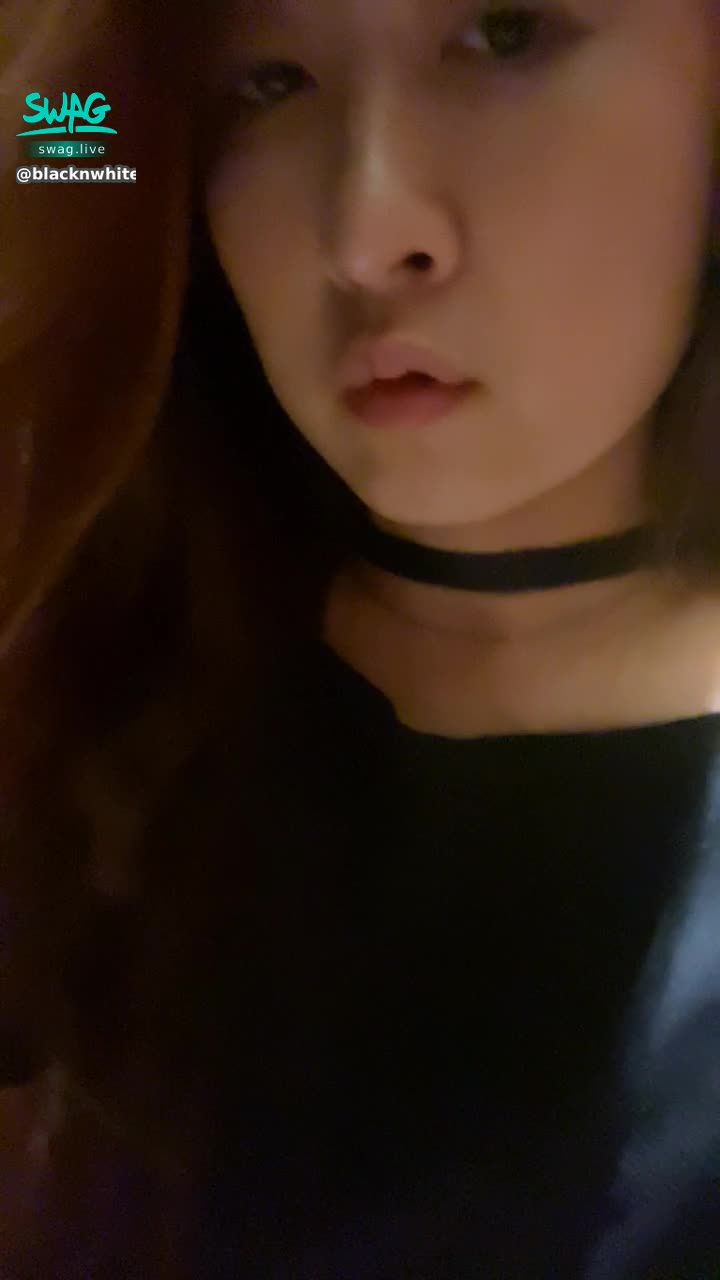 b**********m : 露臉 上廁所 超近距離 腿開開合合偷窺妹妹
