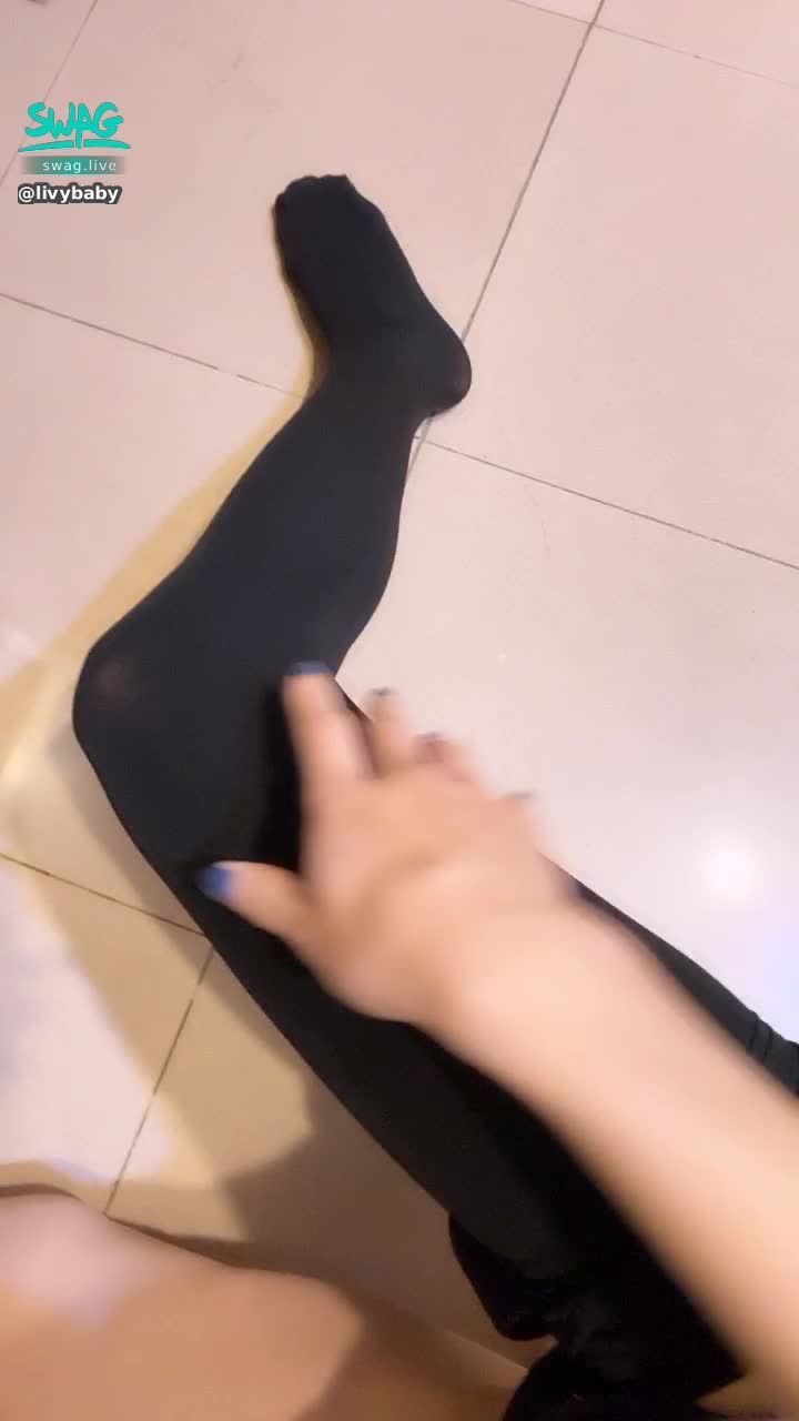 livybaby : 我真的是沒有想到，去年的我買這個幹嘛欸🔥
怎麼那麼黑啦🙃