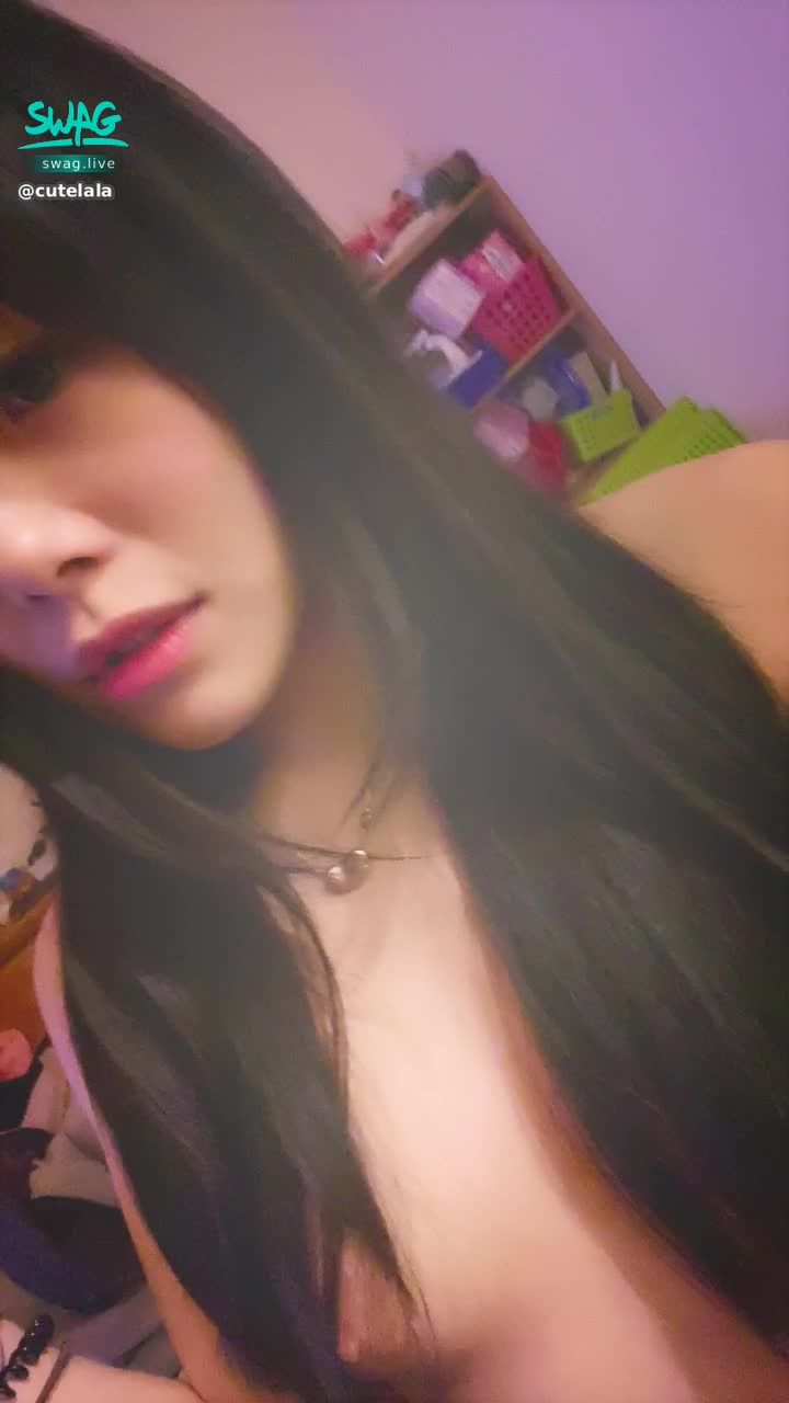c******a : 頭髮擋不太住奶頭啦🙈🙈🙈