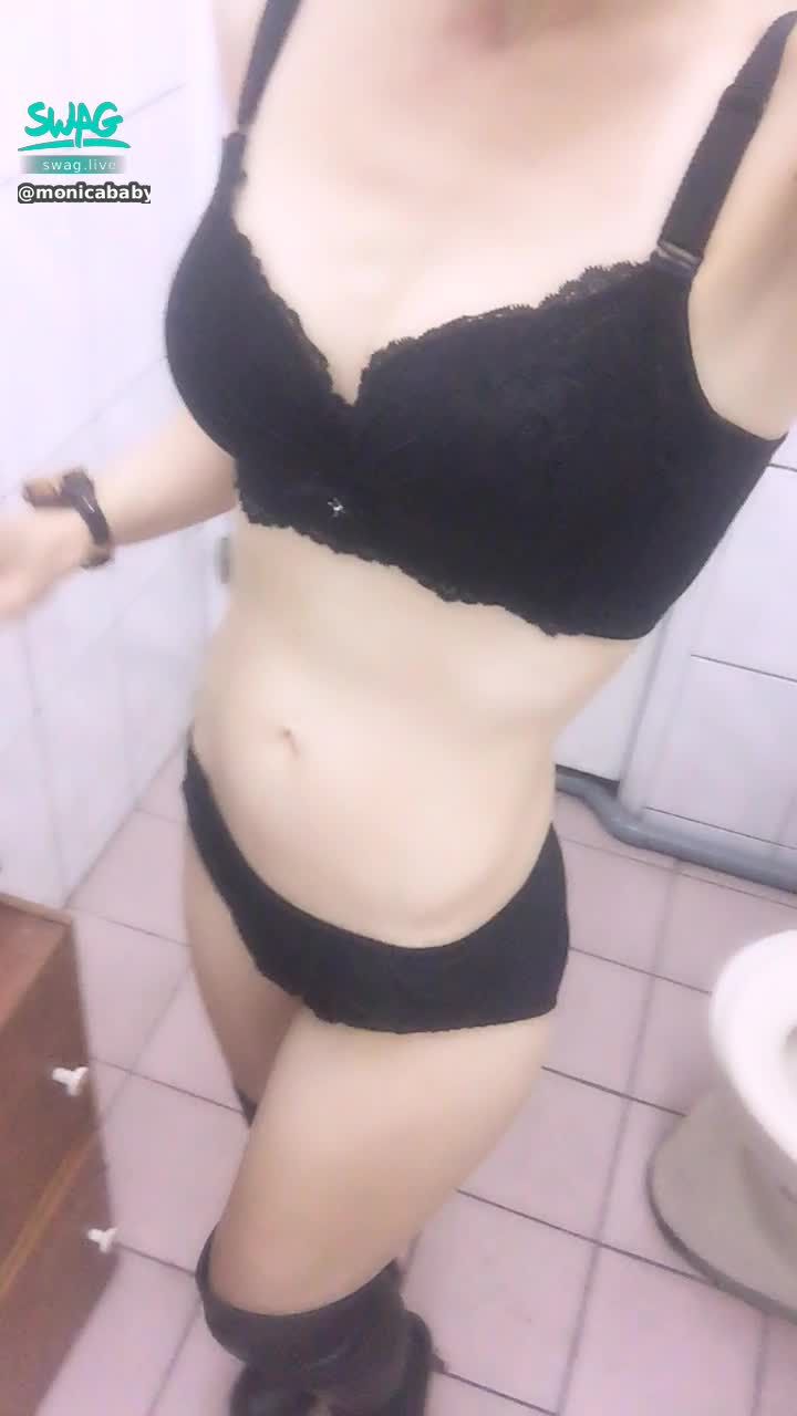 m********y : 寶貝，記得吃飯呦～（廁所涼涼的⋯😂😂😂）
