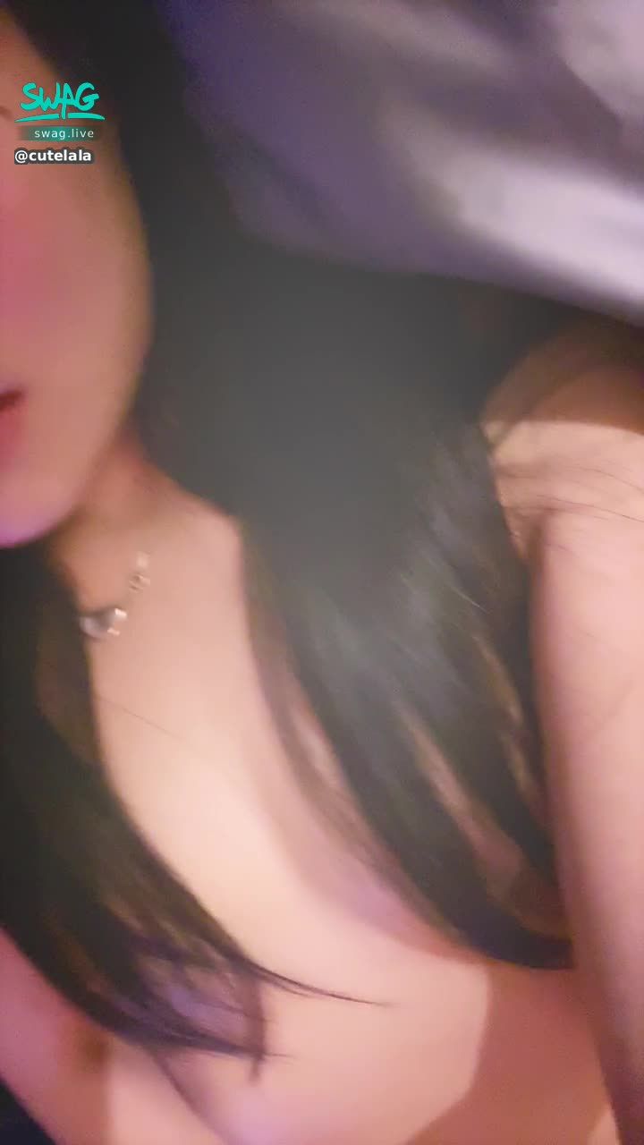 c******a : 好冷的天氣，有哥哥想要跟我一起暖床嗎？🙈