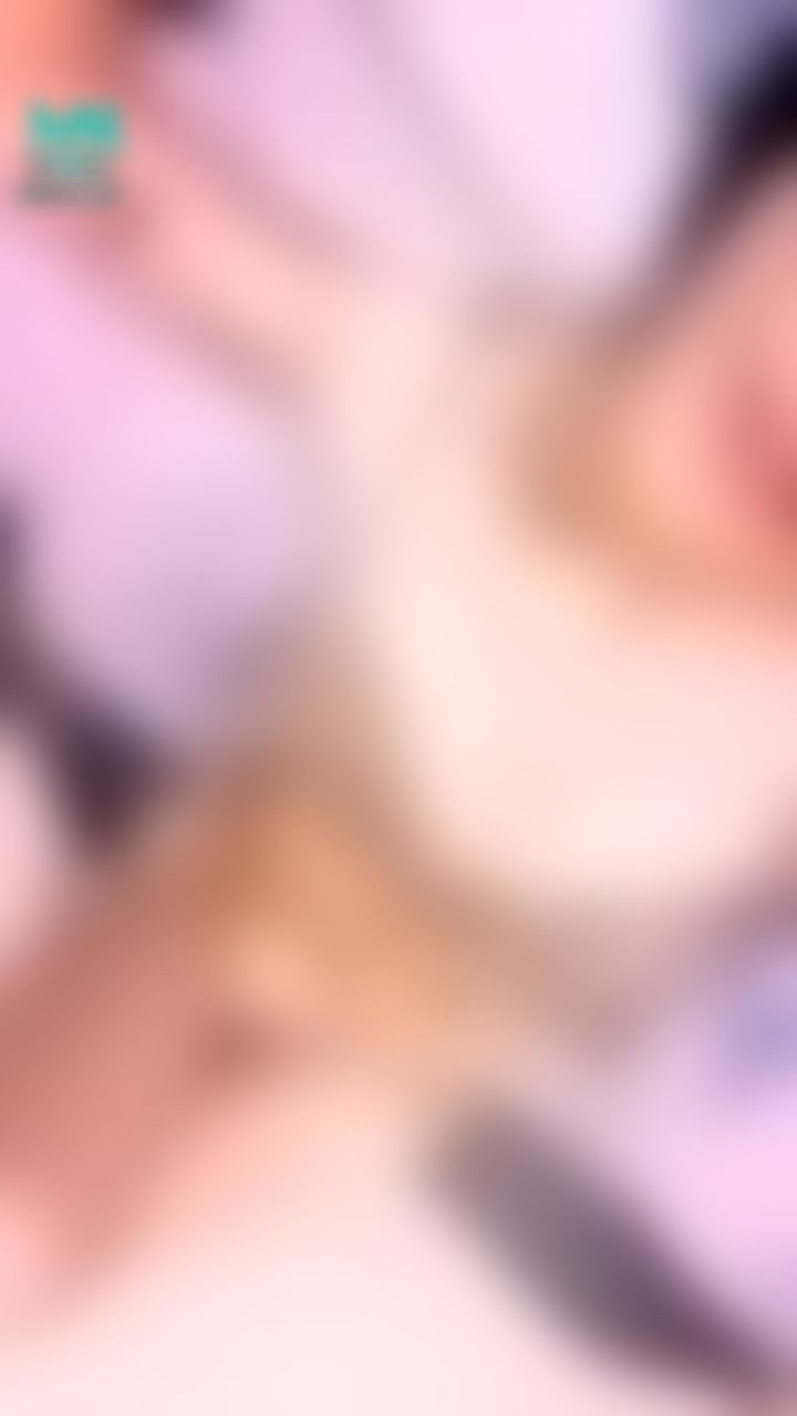  : 今天有上傳新的我們團體影片😂😂😂
我那天其實加班到凌晨一點，飛奔過去跟在等待我的大家拍團拍～
然後房間只訂到兩點🥺
直接一鏡到底沒有卡過😳希望大家喜歡❤️