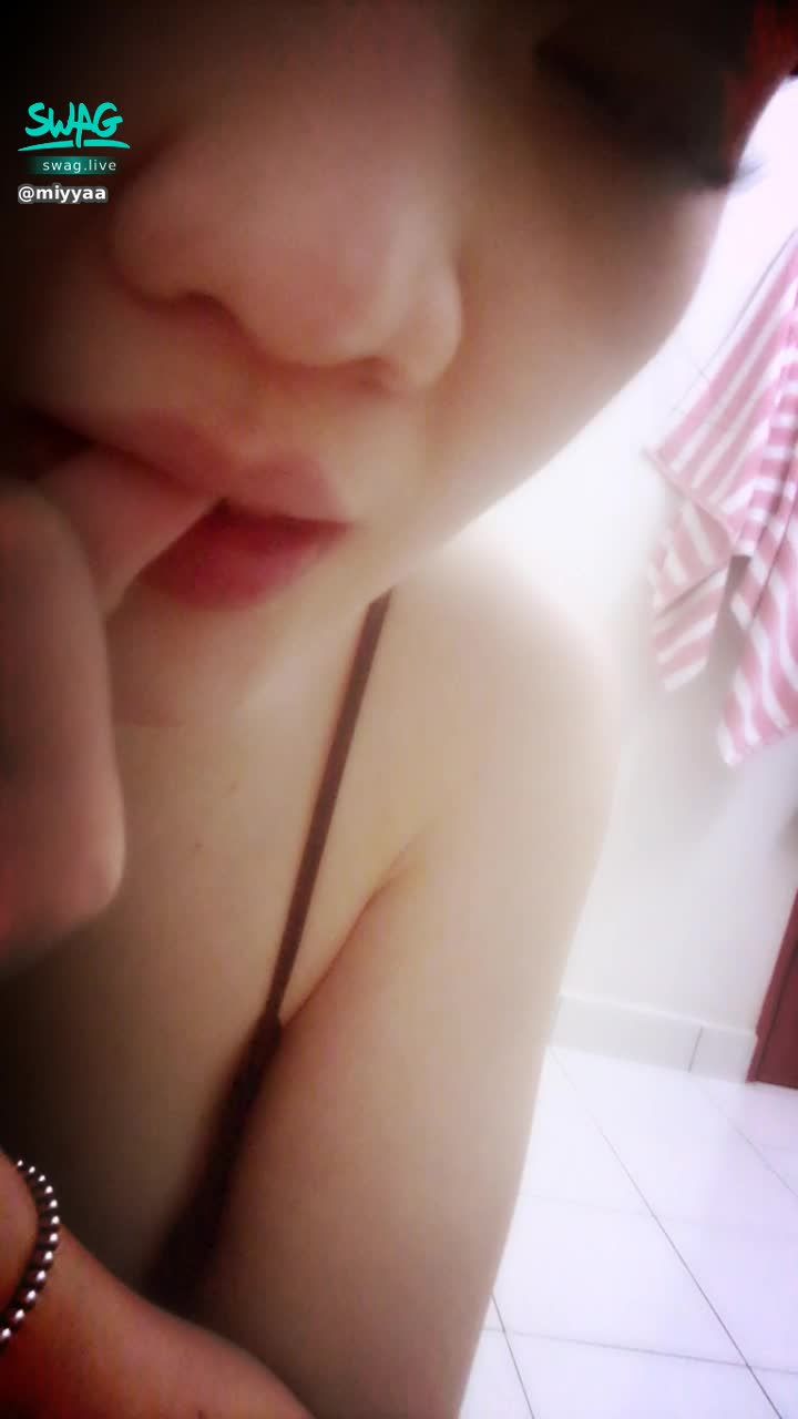 miyyaa : 舌头👅 喜欢吗？