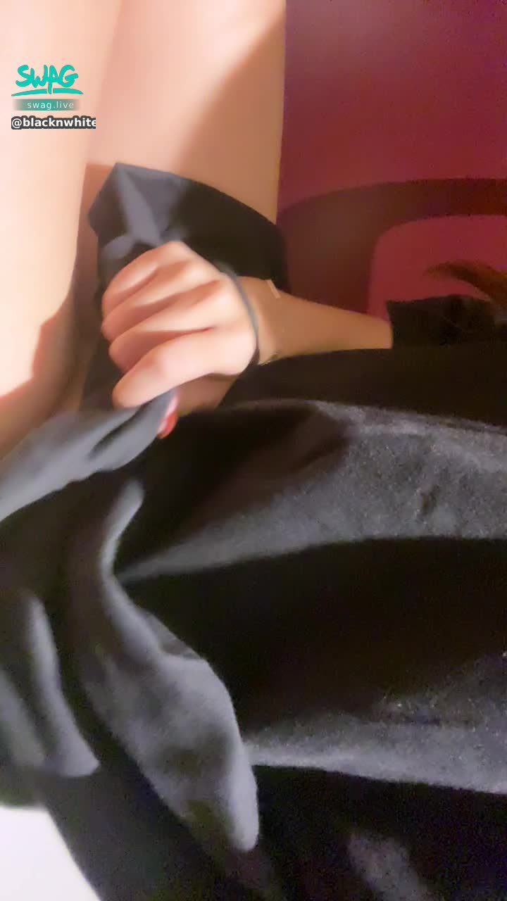 b**********m : 露臉 三角地帶偷窺白虎 尿尿 尿尿聲羞恥的