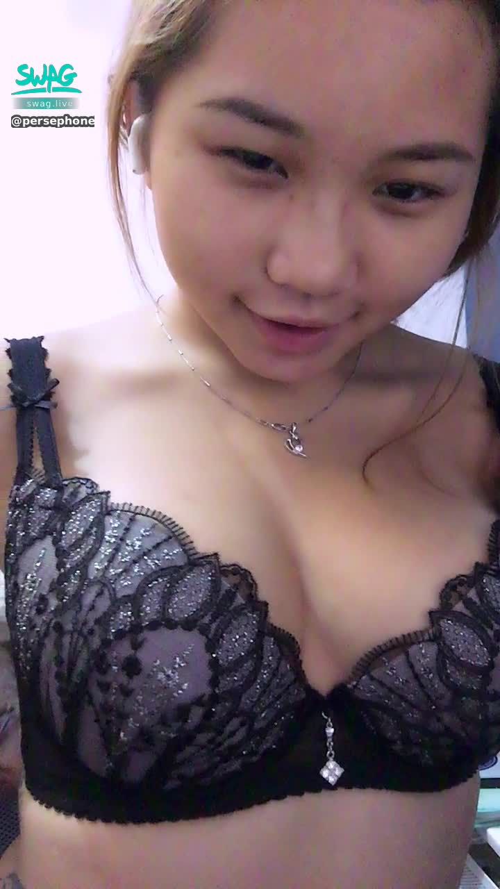  : 😈淫蕩小惡魔👿 露點舔奶 你的小淫蕩上線囉🤫