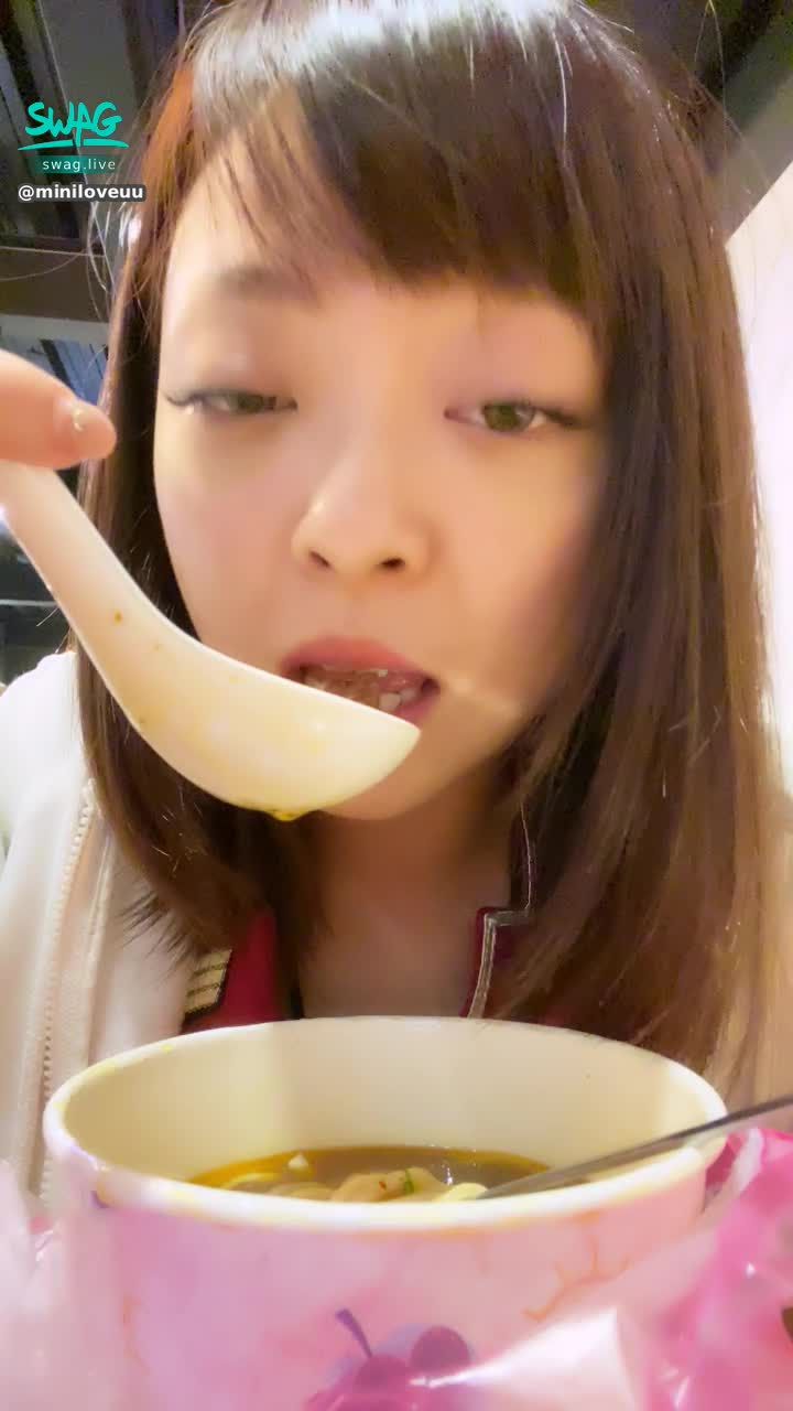 m********u : 就是這種感覺🥰突然好想要好想要⋯
吃牛牛麵，剛剛卻做了很蠢的事⋯
我上班叫了熊貓，結果送到家裡😭
我又再點一碗到公司，重點是家裡沒人啦啦啦

警衛大哥賺到一碗牛牛麵😳
。
。
#專屬網址
https://tinyurl.com/y2y3wwhh