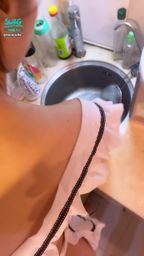 lovejulia : 洗碗時還要偷偷摸我😳😳😳
這個小壞壞😏😏
