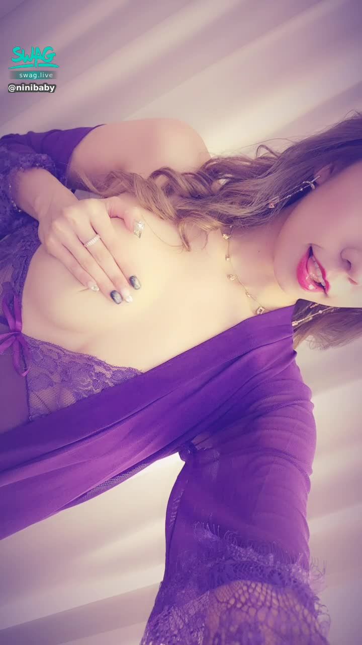 ninibaby : 寶貝❤️❤️親一個😘😘😘

來約我絕對 親的到 約的到 抱的到🥰

沒約過我不要說你玩過SWAG🎉🎉

第一步👉🏻先看長片認識nini✨
第二步👉🏻私訊我拿大尺度隱藏版更了解我✨
第三步👉🏻鼓起勇氣來跟我浪漫約會吧✨

真約主播🌈約我保證你會愛上我🥰
想約會的寶貝直接私訊👉🏻「我想約妮」

相信我🌸絕對讓你知道我的騷我的浪💦
SWAG性感女神🎀 @ninibaby 🎀