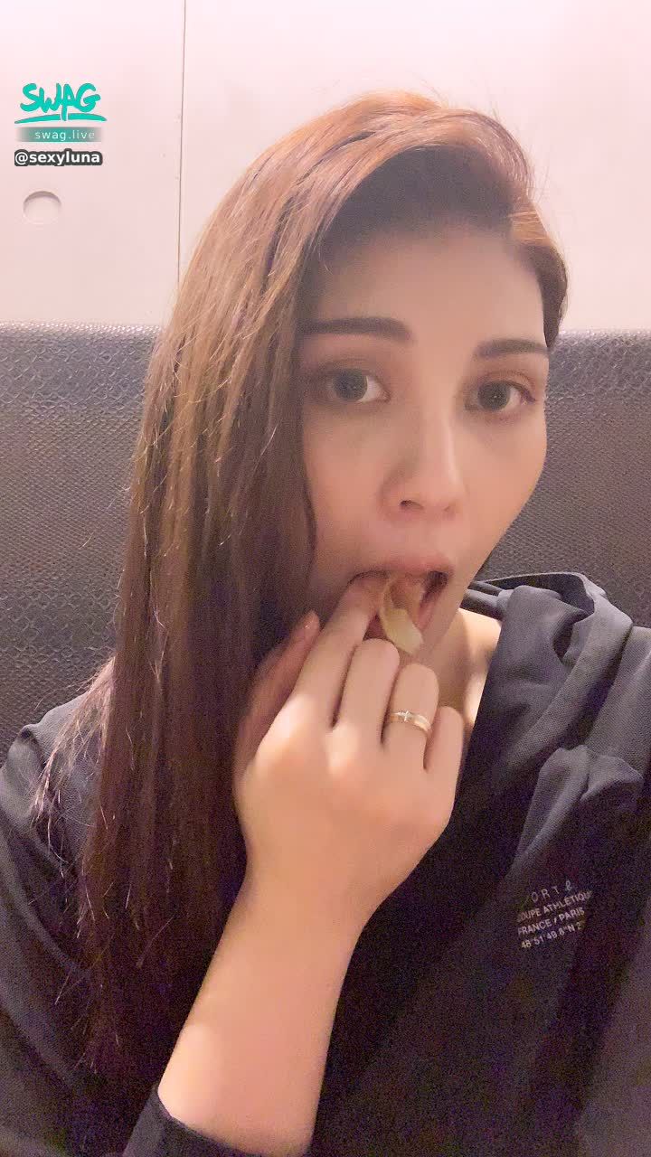  : Would you like someone to accompany me for a late night snack?
