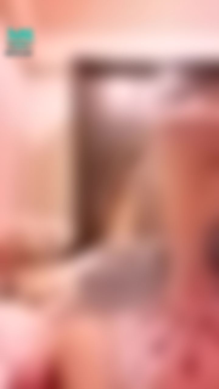  : 背後視角看自己的手往小穴摸～～～
壞壞不安分的小手😈😈😈