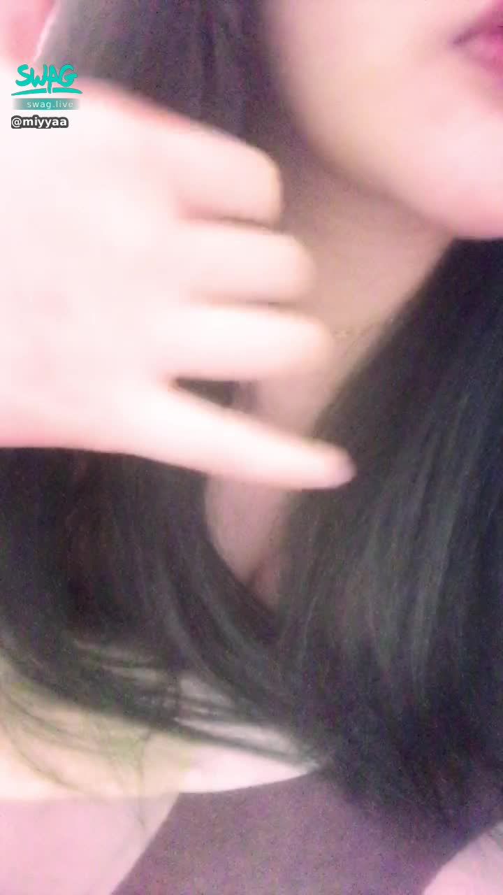 miyyaa : 要按一按吗？ ✋🏻🤚🏻