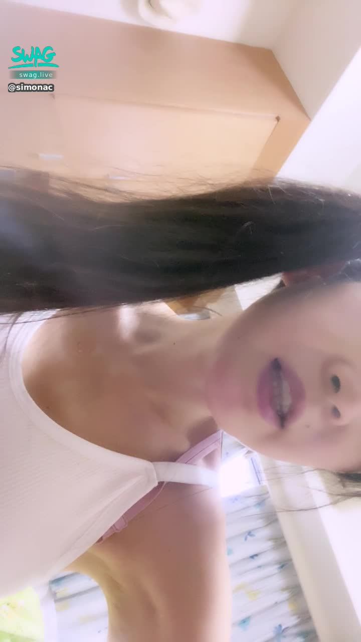 simonac : 殘寶貝開直播囉！腳控歡迎！ I’m livrstreaming! Foot ferish friendly!