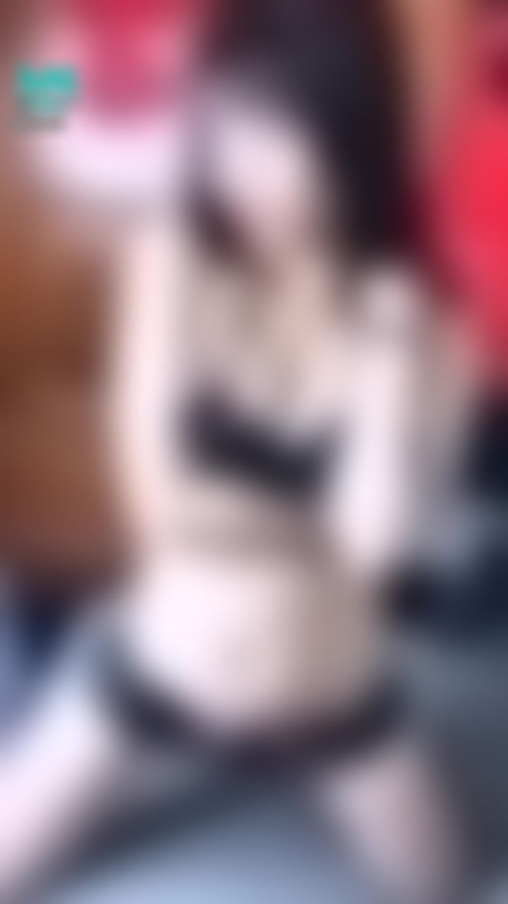 siyueh : 穿這樣叫我哥幫我拍照 很過分嗎？👅👅