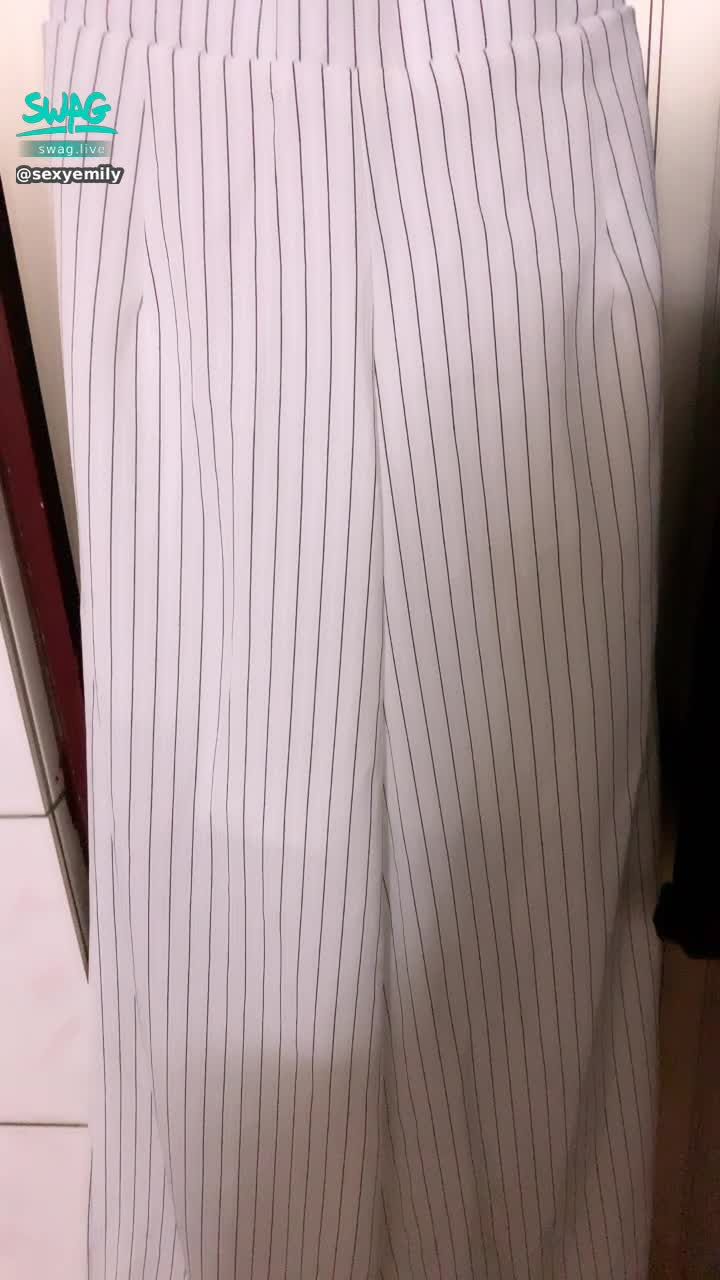 sexyemily : 閨蜜的衣服好好看😍我也想要