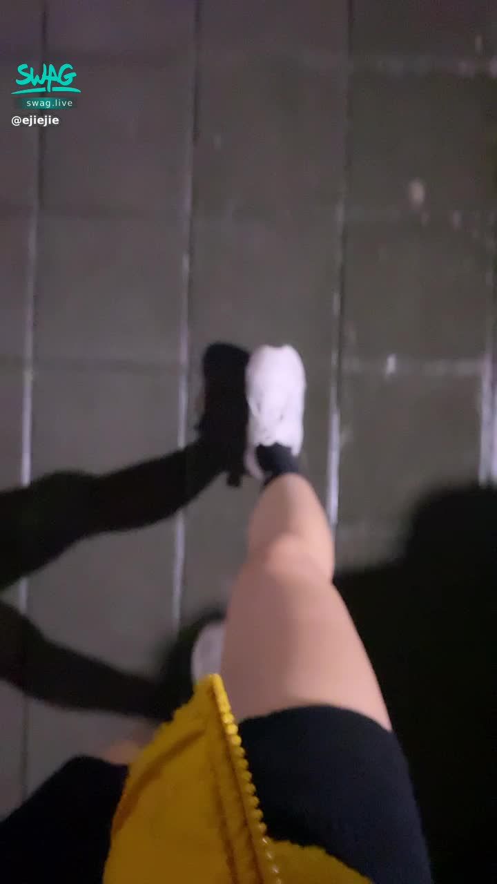 e*****e : 大家覺得我的腿腿有幾公分呢～？