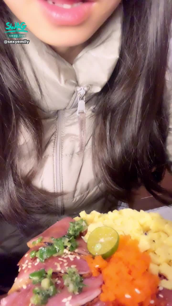 sexyemily : 晚餐時間到了👍👍👍
