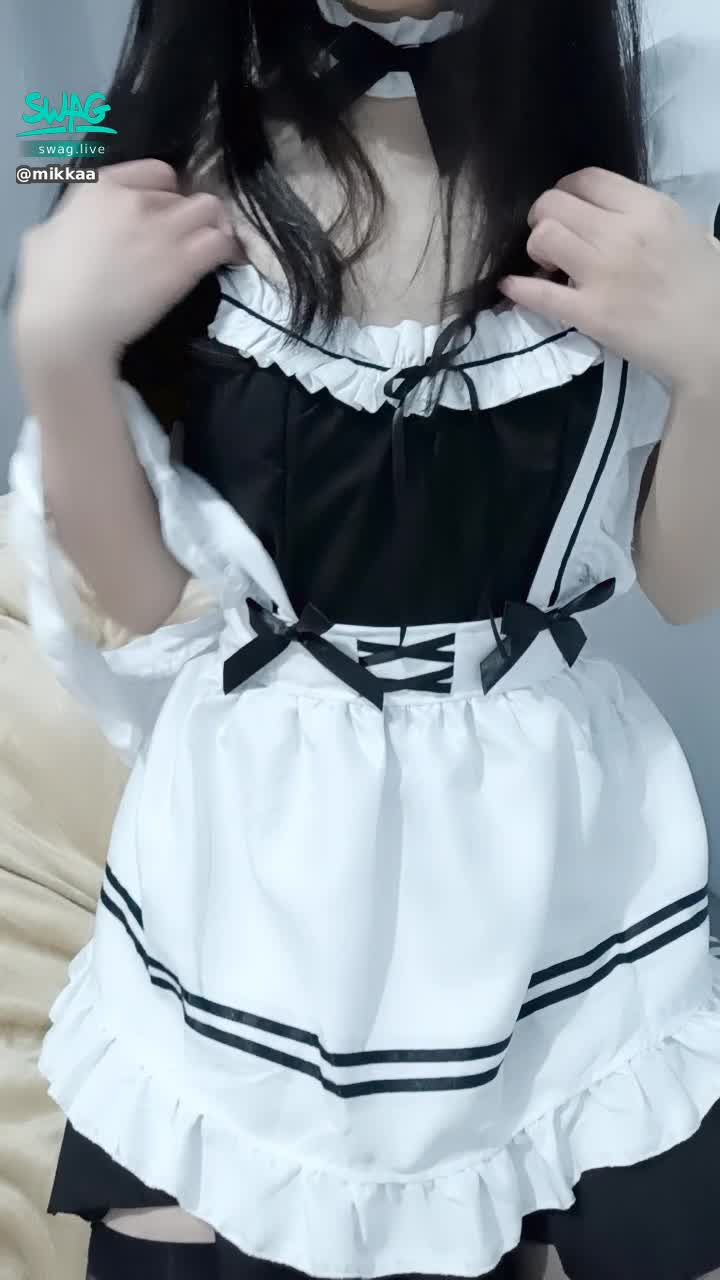 m****a : 給哥哥们看女仆装露奶～～