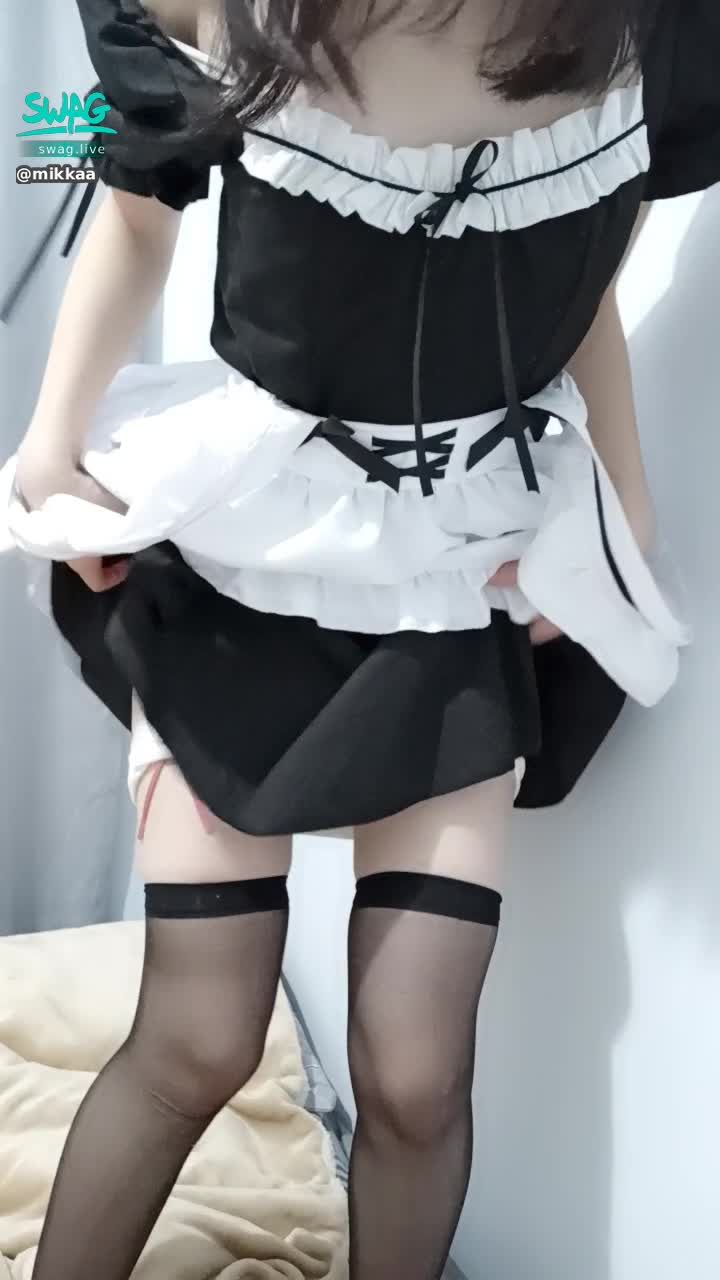 m****a : 脱脱  三点全露啦～
