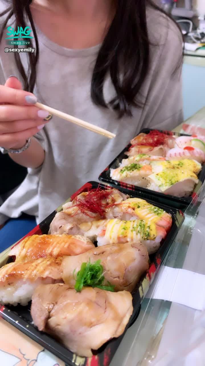 sexyemily : 今天晚餐吃壽司唷🍣