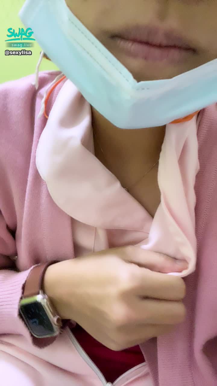 s******a : 上班偷偷在廁所幹嘛🤔🤔