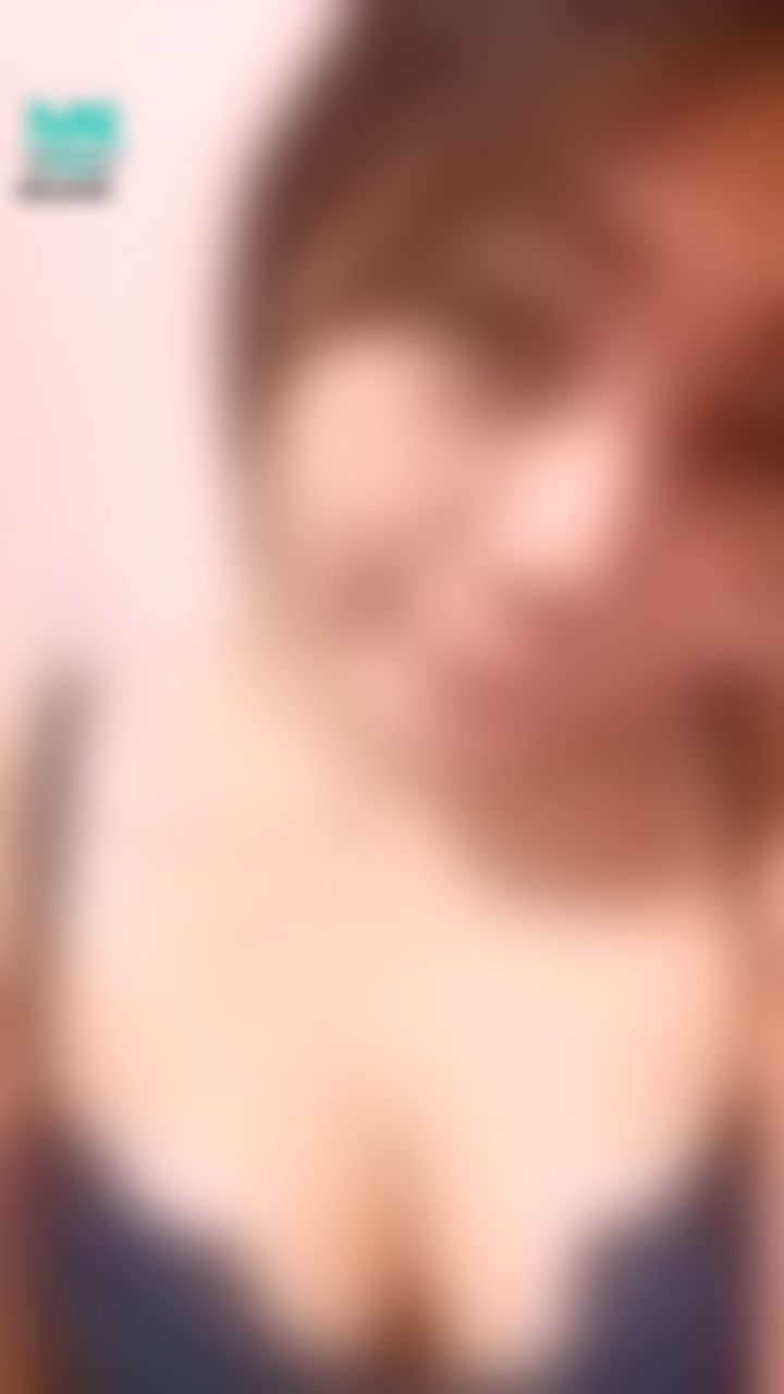  : 讓哥哥們久等啦  今天晚上9點直播唷🥰 
答應陪巧巧聊天的哥哥們 今晚9點直播見唷❤️