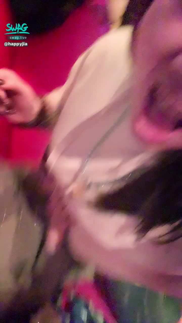 h******a : 在身上跳舞挑逗棒棒